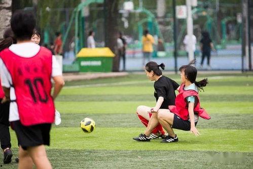 热门话题踢球女生,踢球女生的青春传奇