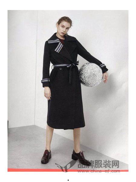 高档女装热门话题英文,Top Trends in Luxury Women's Fashion: Unveiling the Latest Styles and Designs